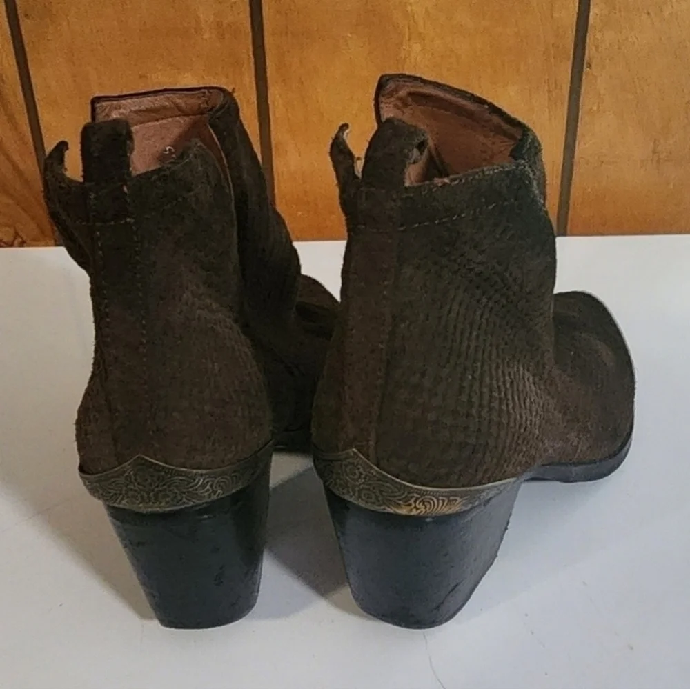 FREE PEOPLE Jeffery Campbell Hunt The Plains Boot Suede Snake Print Sz. 9.5